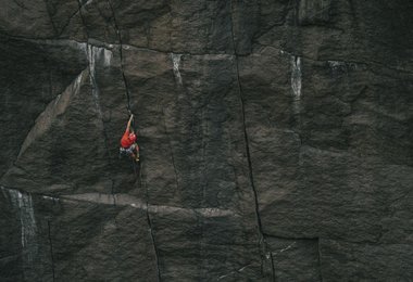 Connor Herson klettert „Recovery Drink“ (5.14c/8c+) (c) Christian Adam