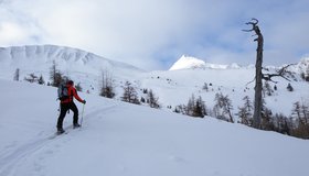 Rechts der Gipfel, links davon die Scharte für den Übergang.