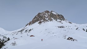 Rechts das Schöntaljoch, links das Steinfeldjoch. In der Mitte der Große Rettenstein.