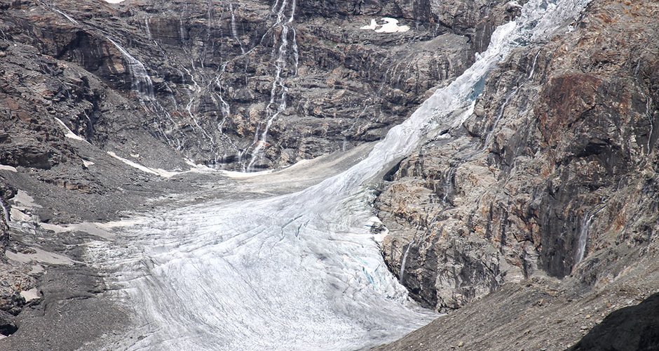 Die letzte Eisverbindung über den Hufeisenbruch zur Pasterzenzunge 2023. Foto: ÖAV/Anna Praxmarer